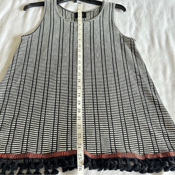W5 Anthropologie Textured Black White Womens Top Tassle Fringe Hem Sz S Boho - Picture 3 of 6